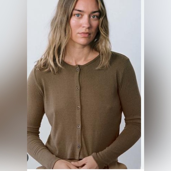 Ozma Lee Cardigan, Regen Silk Noil Jersey in Coffee. - Picture 3 of 4